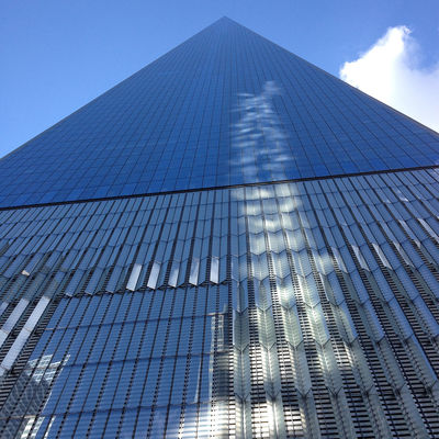 Теплоизолированная унифицированная навесная стена, ветровая нагрузка 2,5 кПа и устойчивость к УФ-излучению включены